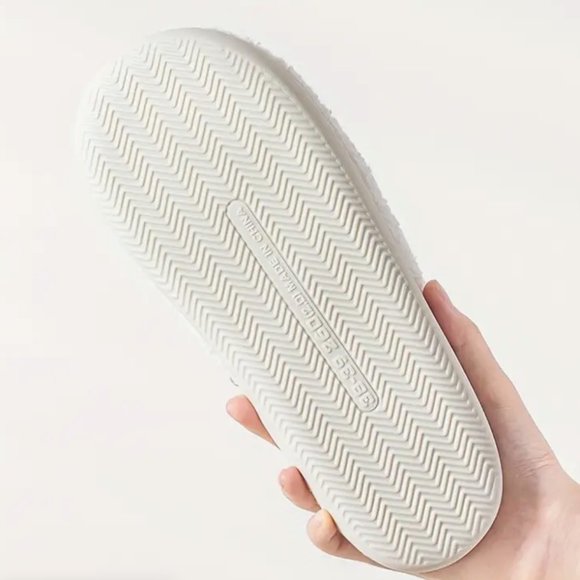 Warm & Cozy Plush Heart Slippers - Picture 4 of 5